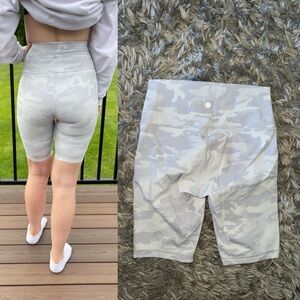 Lululemon Wunder Under Shorts White Camo